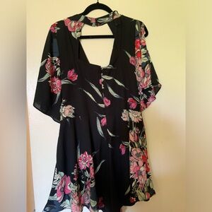 Romper Flowers/ Black zip in the back City Chic size S16